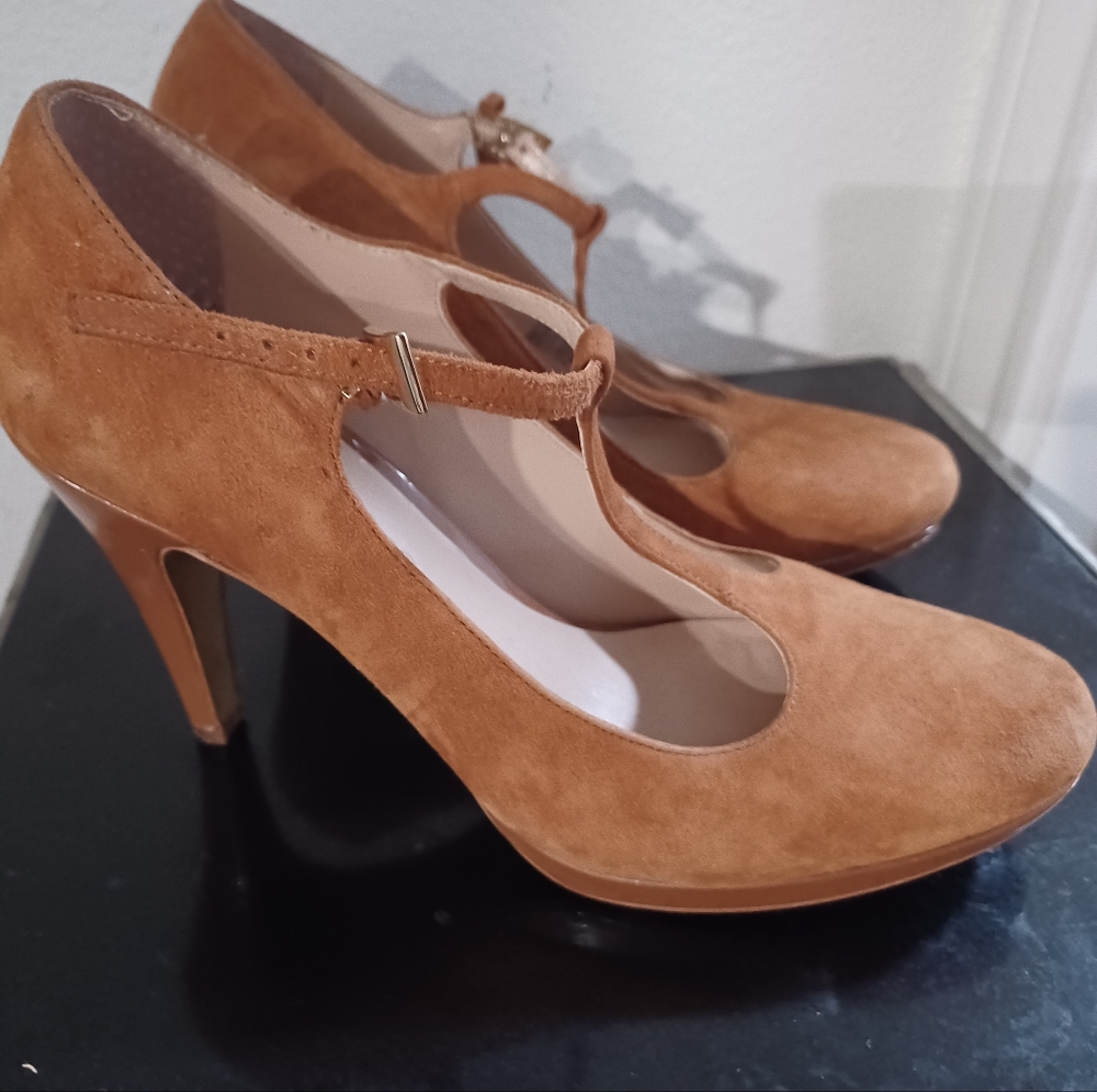 WOMEN'S BROWN HEELS